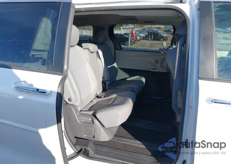 2021 Toyota Sienna Xle z USA, uszkodzony, nr VIN 5TDYRKEC3MS008734